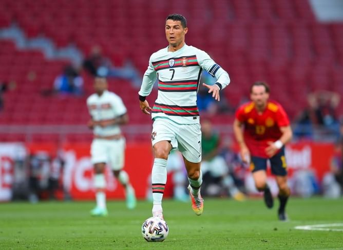 Cristiano Ronaldo receives harsh reception on his return to Madrid