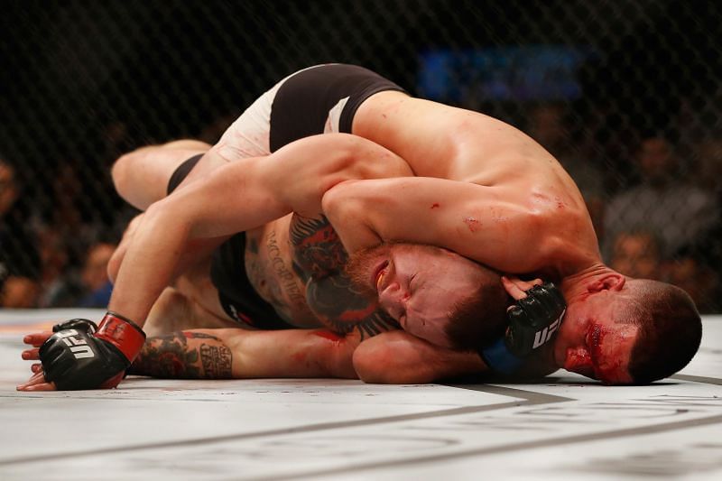 Nate Diaz submits Conor McGregor at UFC 196.