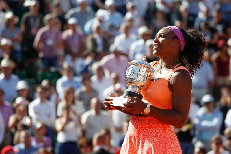 Serena Williams wih the Coupe Suzanne Lenglen