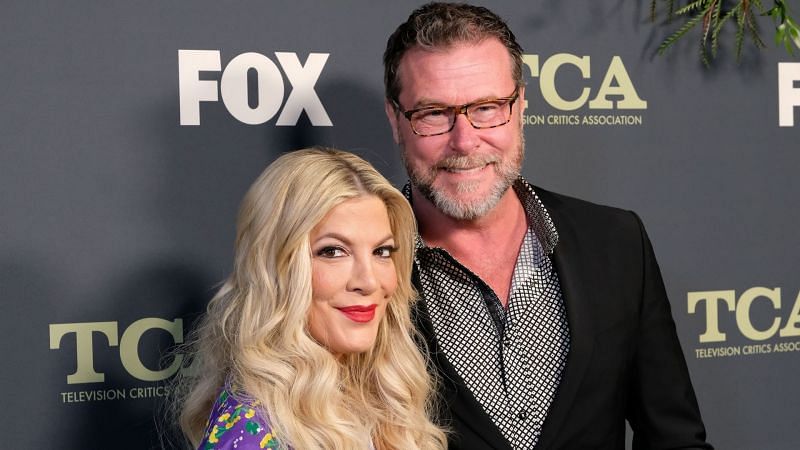 Tori Spelling and Dean McDermott (image via Getty Images)
