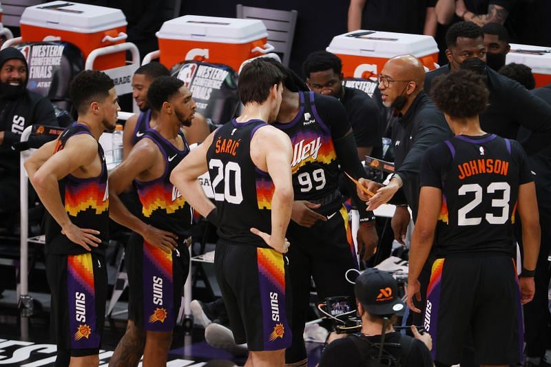  Suns Head Coach Monty Williams speaks to his team.