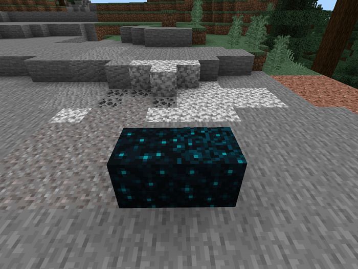 Note the difference between the skulk block (left) and the skulk trap (right) (Image via mcbedrock)
