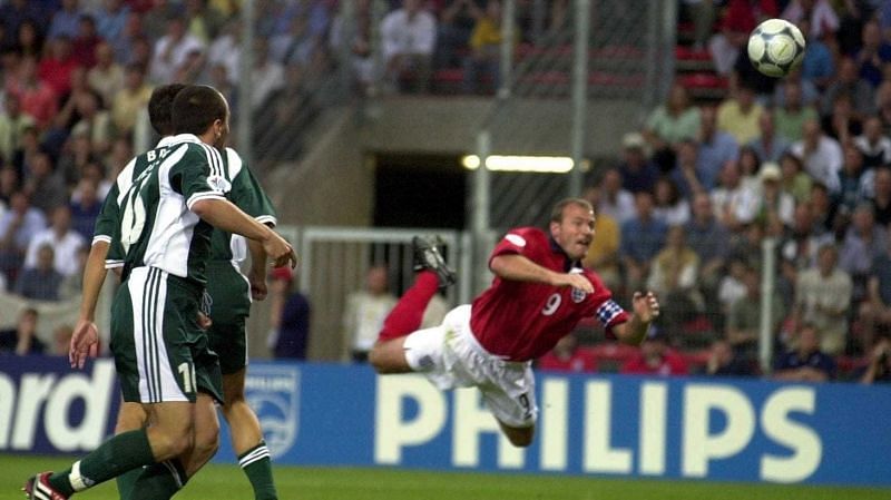 Alan Shearer scored the winning goal as England defeated Germany 1-0 at Euro 2000