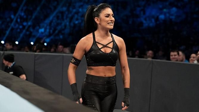 फेमस WWE सुपरस्टार ने फैंस को दिया बड़ा झटका, रिंग में नहीं होगी जल्द वापसी?