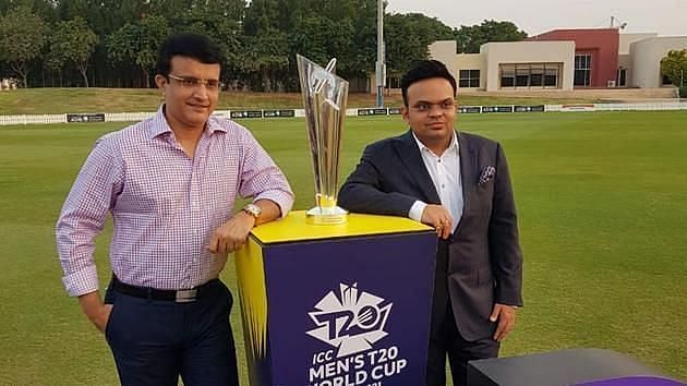 BCCI President Sourav Ganguly and secretary Jay Shah pose with the T20 World Cup. (Photo: Twitter)
