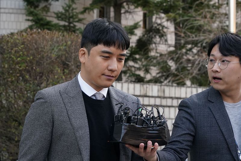 Former BIGBANG member Seungri appears at Seoul District Court
