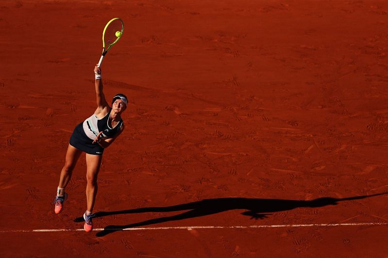 Barbora Krejcikova serving