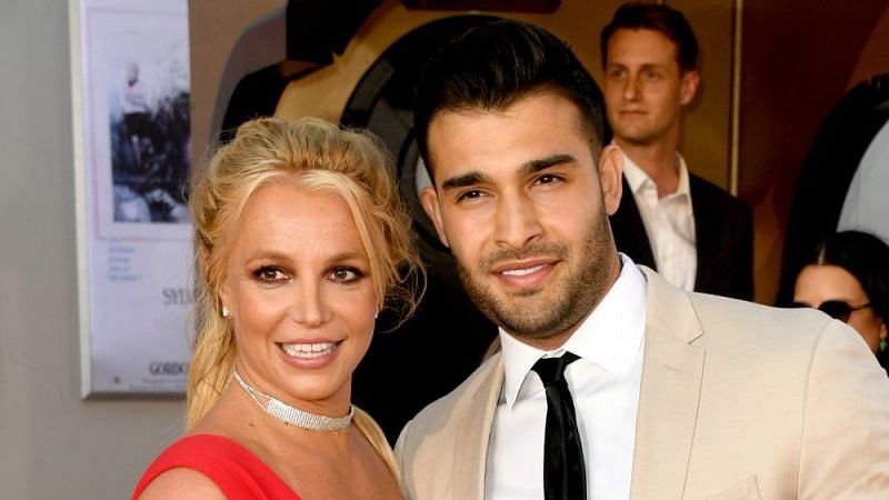 Britney Spears with her boyfriend, Sam Asghari (image via Getty Images)