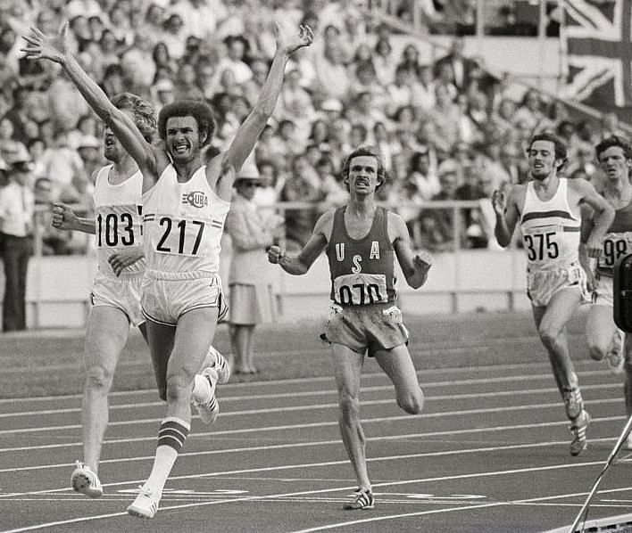 Alberto Juantorena celebrating after crossing the line in the finals of 800m (Source: Wikipedia)