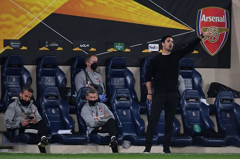 &lt;a href=&#039;https://www.sportskeeda.com/player/mikel-arteta/&#039; target=&#039;_blank&#039; rel=&#039;noopener noreferrer&#039;&gt;Mikel Arteta&lt;/a&gt; (right) during Arsenal&#039;s 2020-21 Europa League campaign