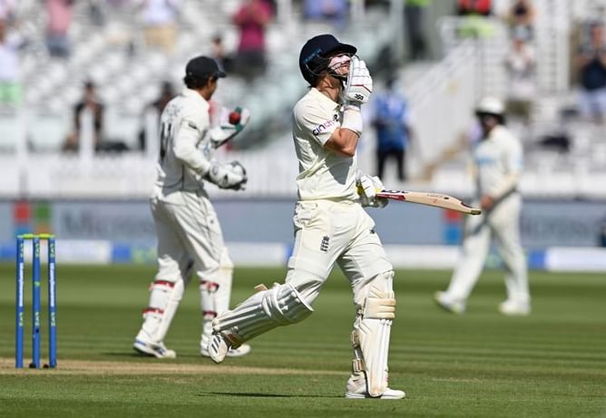 "New Zealand probably hold the cards at the minute" - Rory Burns after day four