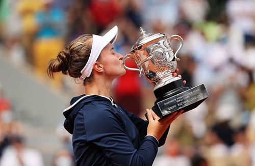 Barbora Krejcikova with the Coupe Suzanne Lenglen