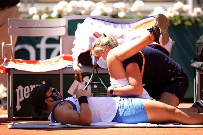 Ashleigh Barty receives treatment