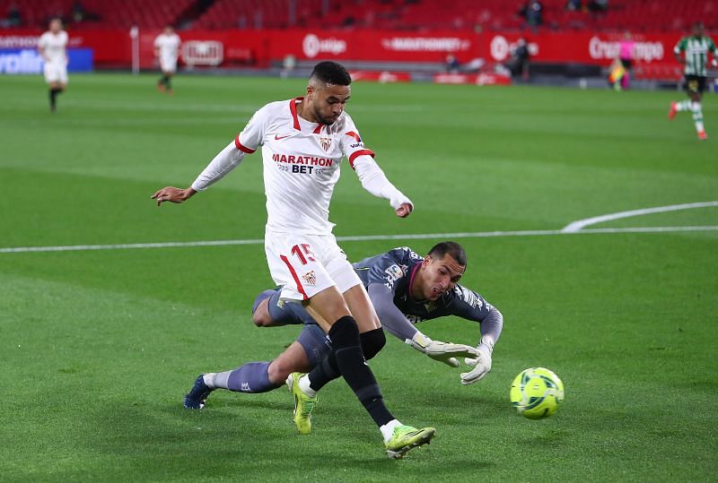 Youssef En-Nesyri in action for Sevilla during the 2020-21 La Liga season