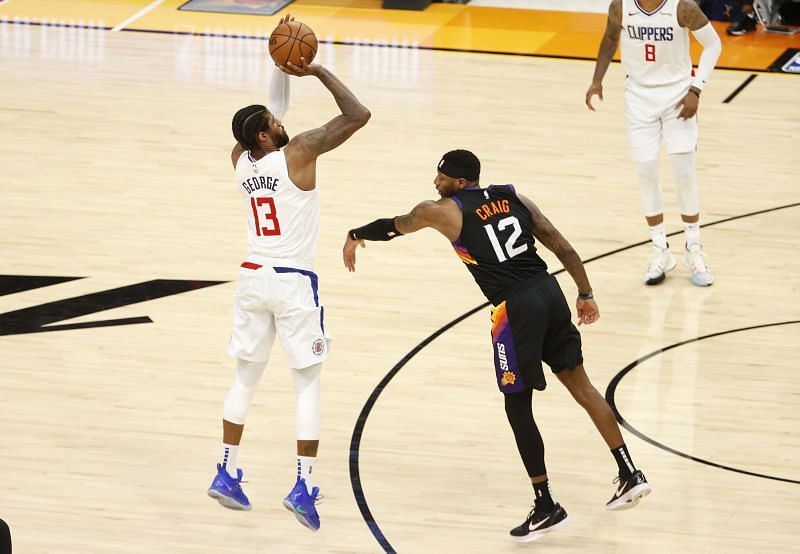 &lt;a href=&#039;https://www.sportskeeda.com/basketball/paul-george&#039; target=&#039;_blank&#039; rel=&#039;noopener noreferrer&#039;&gt;Paul George&lt;/a&gt; #13 of the Clippers shoots against Torrey Craig #12 of the Suns