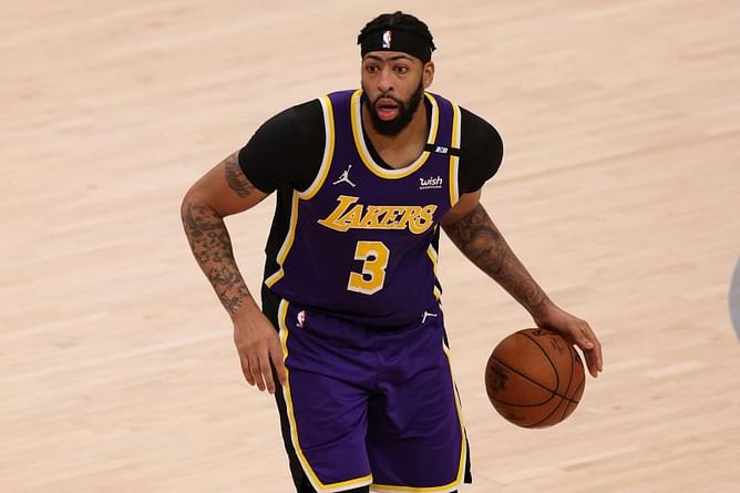 What is the the LA Lakers' record without Anthony Davis in the regular season as well as the playoffs?