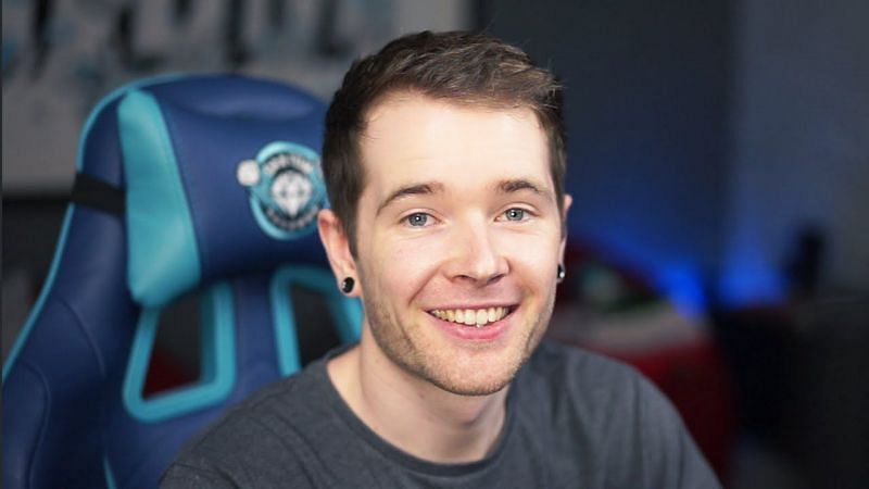 dantdm dyed his hair dark blue