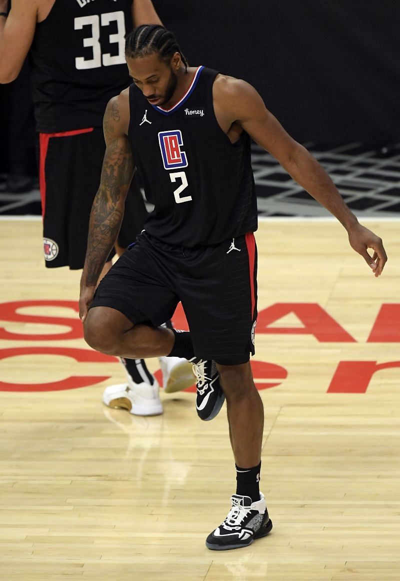 Kawhi Leonard #2 of the Los Angeles Clippers holds his knee during the second half against the Utah Jazz in Game Four of the Western Conference second-round playoff