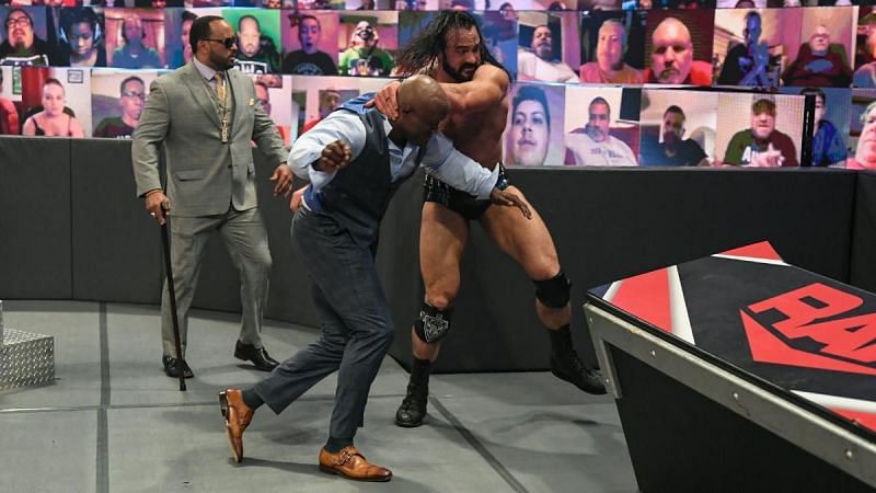 McIntyre takes on Bobby Lashley at Hell in a Cell