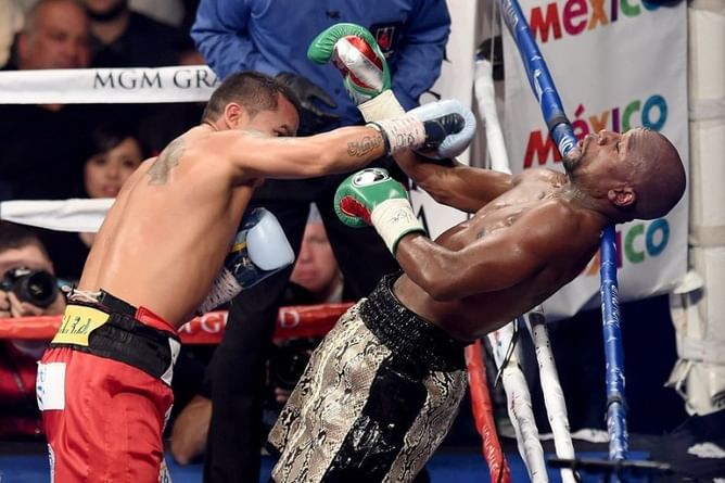 5 times Floyd Mayweather was hurt during a fight in his career