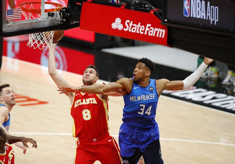 Milwaukee Bucks&#039;s #34 &lt;a href=&#039;https://www.sportskeeda.com/basketball/giannis-antetokounmpo&#039; target=&#039;_blank&#039; rel=&#039;noopener noreferrer&#039;&gt;Giannis Antetokounmpo&lt;/a&gt; (right) in action against the Atlanta Hawks