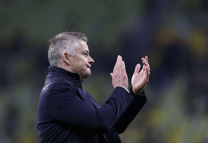 Manchester United star could stay and fight for a place in the first team amidst interest from PSG - Reports