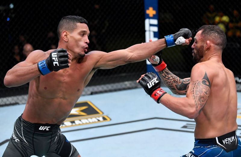 Miguel Baeza and Santiago Ponzinibbio treated UFC fans to a stone cold classic