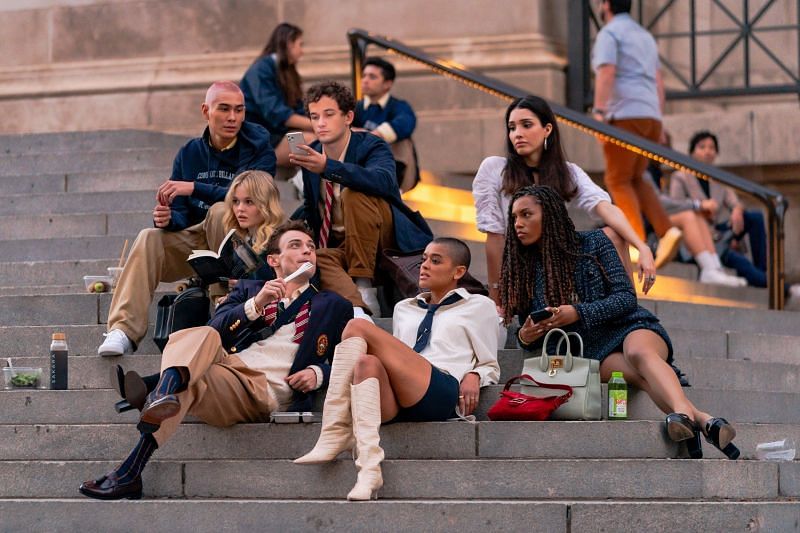 The complete cast of the Gossip Girl reboot. Image via HBO Max