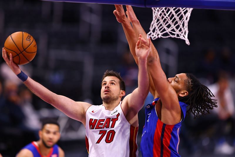 Nemanja Bjelica (#70) shoots a layup against Jahlil Okafor (#13).