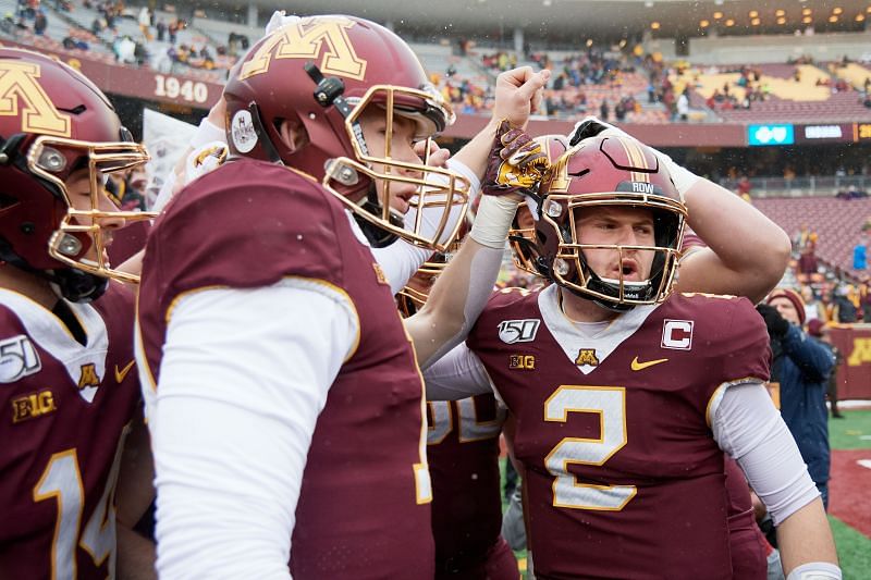 Minnesota Golden Golphers get ready for their meeting with Wisconsin