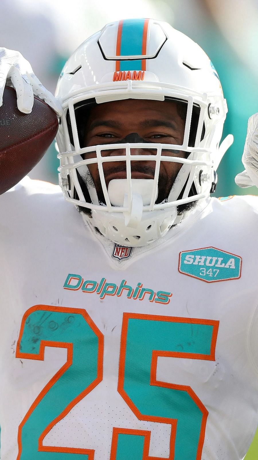 Xavien Howard unhappy with Miami Dolphins contract: 3 trade