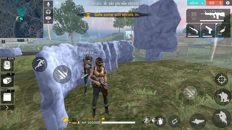 Even grenades tossed by enemies can fly over the gloo wall and damage the wall and players (Image via Garena Free Fire)