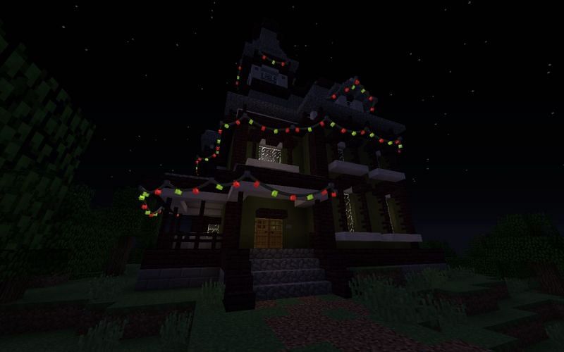 A house in Minecraft decorated using Fairy lights mod (Image via Curseforge)