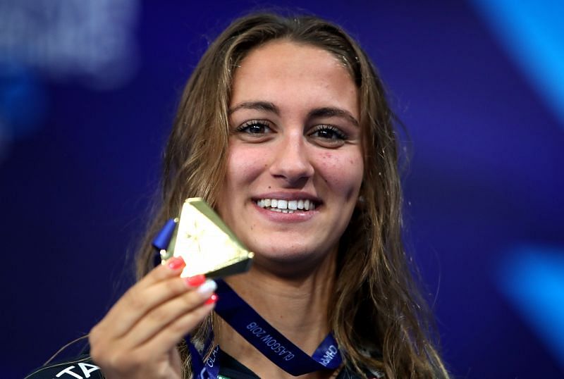 Simona Quadarella poses with her gold medal at the 2018 European Championships in Glasgow
