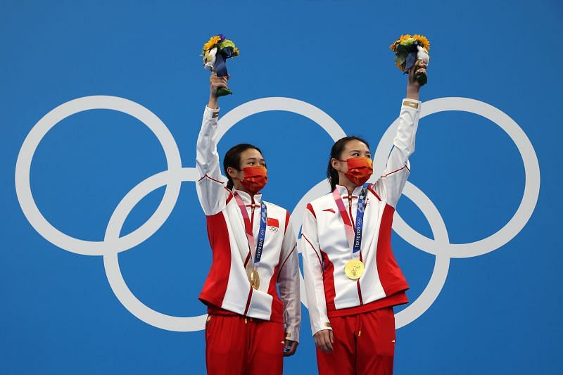 Tingmao Shi and Han Wang of Team China pose with their gold medals at Tokyo Olympics 2020