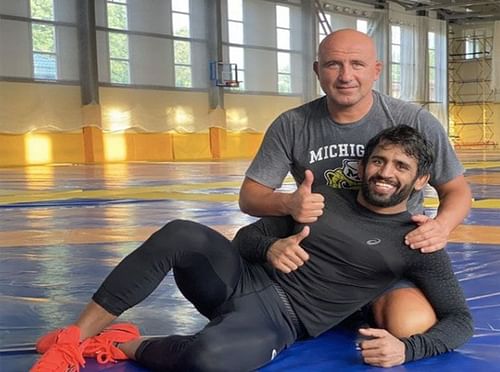 Bajrang Punia and his coach Shako Bentinidis. (©Bajrang Punia/Instagram)