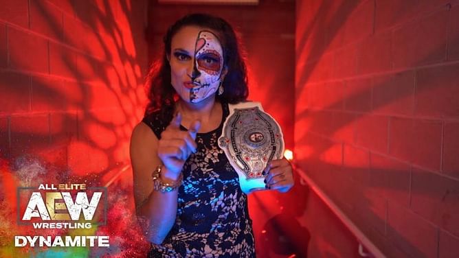 Which company is Thunder Rosa signed to?