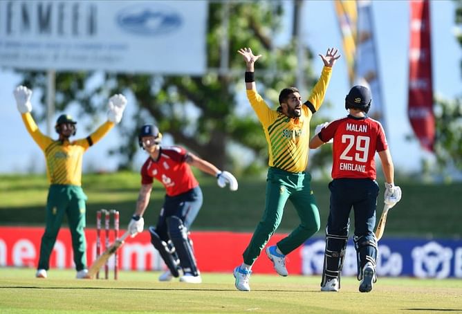 Tabraiz Shamsi shuts racist fan with a fitting reply