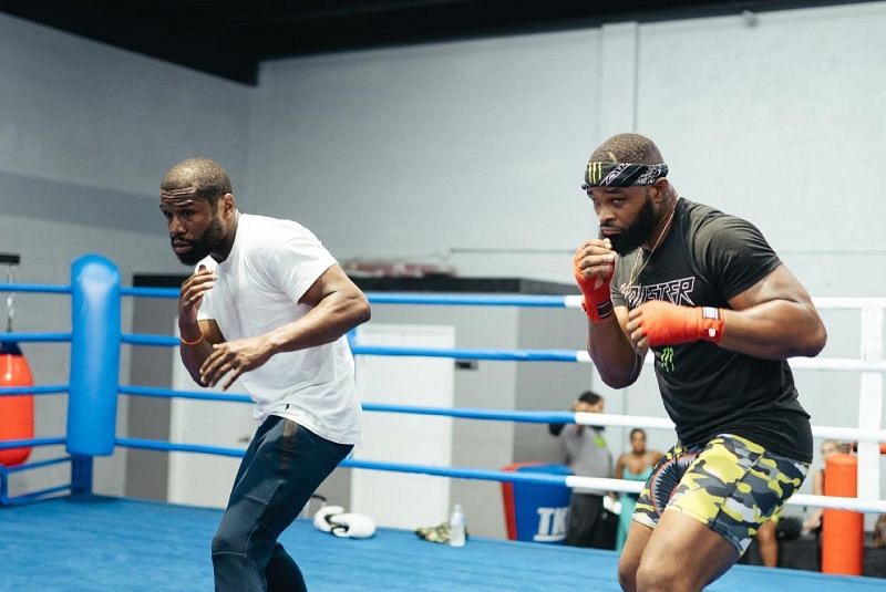 Tyron Woodley (right) training with Floyd Mayweather (left) [Image Courtesy: @TWoodley on Twitter]