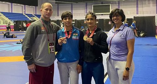 From L-R: Woller Akos (coach), Anshu Malik, Vinesh Phogat, Poornima (©Twitter)