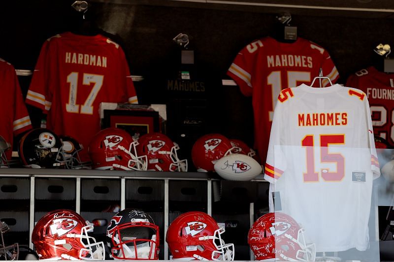 Brady, Mahomes top the NFL's top 50 players sales list