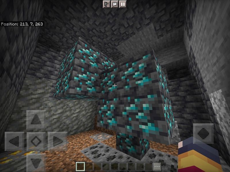 Diamond ores (Image via u/LunaryLight on Reddit)
