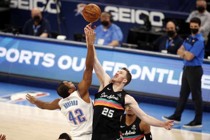 Al Horford #42 of the Oklahoma City Thunder and Jakob Poeltl #25 of the San Antonio Spurs battle for the ball.