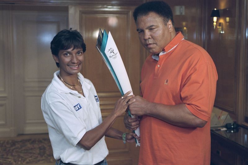 Muhammad Ali passes the Olympic torch for the 2000 Sydney Olympics to Nova Perris