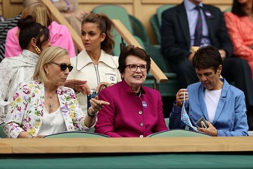 Martina Navratilova (L) and Billie Jean King