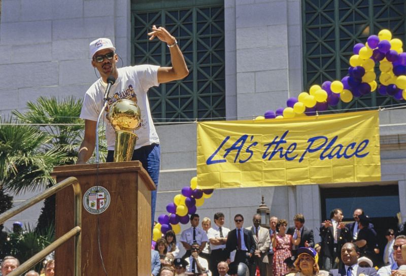 Kareem Abdul-Jabbar speaks at the LA Lakers&#039; 1988 trophy parade