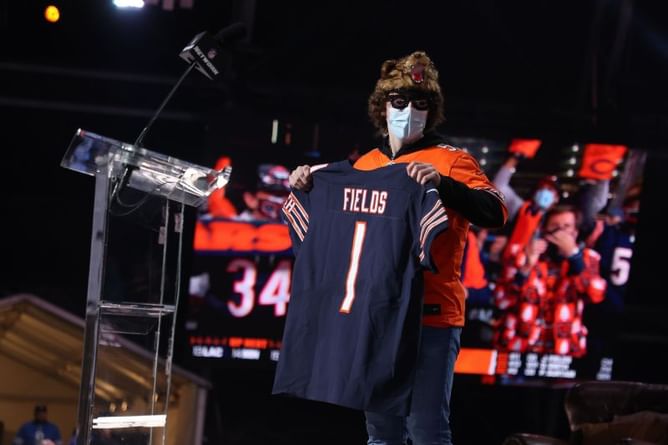 3 reasons why the Bears should hold off on starting Justin Fields even if he plays a perfect pre-season