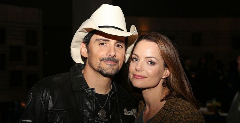 Brad Paisley with his wife Kimberly Williams (image via Getty Images)