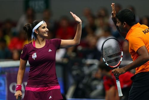 Sania Mirza (L) and Rohan Bopanna