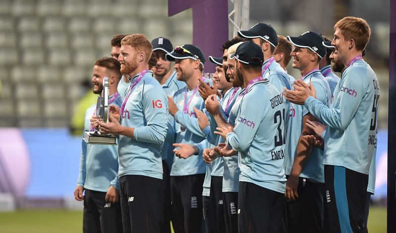 A second-string English squad beat Pakistan in the ICC Cricket World Cup Super League.